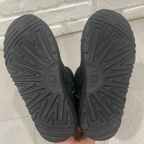 UGG Classic II Graphic Stitch Kids Youth Boots 1112383K Black Size 1 - Picture 5 of 6